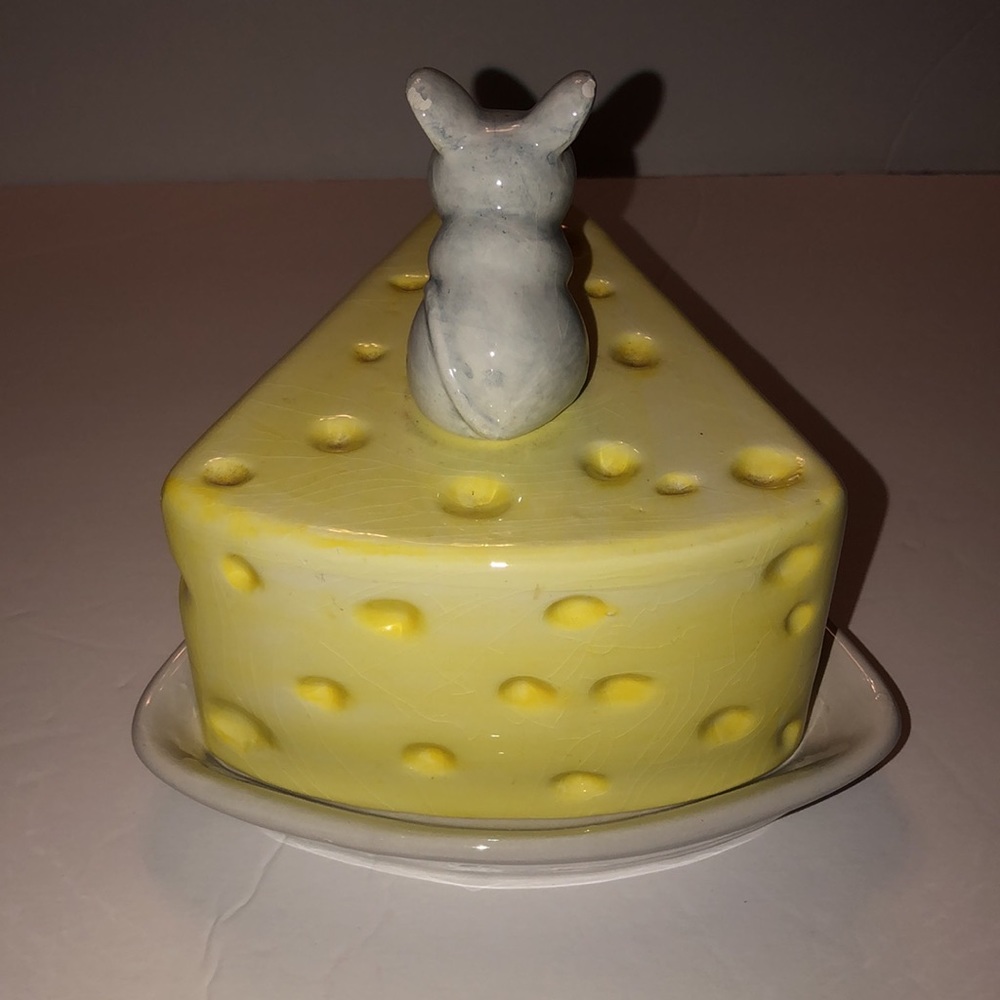 Vintage Ceramic Mouse on a Wedge of Cheese - Cracker Dish/Cheese Tray - Picture 3 of 8